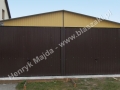 Brązowożółty garaż blaszany 6x5 o konstrukcji wzmocnionej