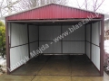 Wiśniowy garaż z dachem dwuspadowym